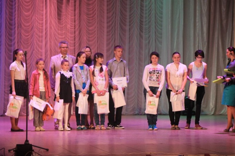 Фото к Страницы в тетрадке заканчиваются, а дружба остается