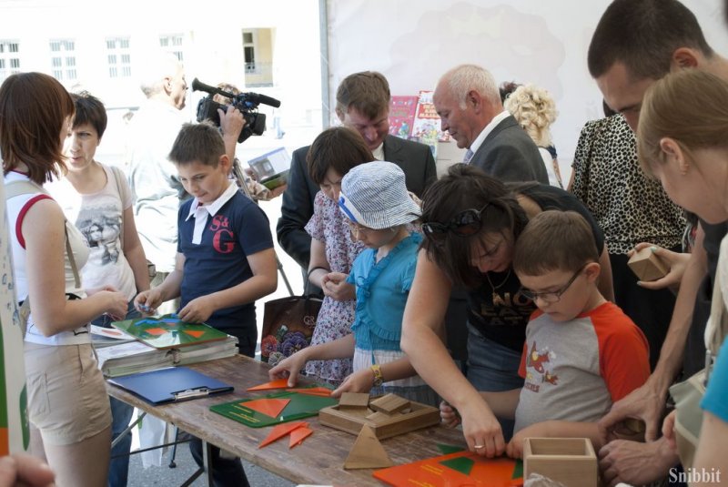 Фото к Во Владимире прошел детский книжный фестиваль «Бу!Фест» на открытом воздухе