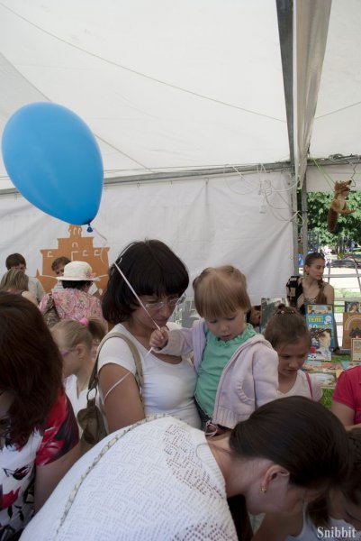 Фото к Во Владимире прошел детский книжный фестиваль «Бу!Фест» на открытом воздухе