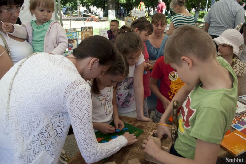 Фото к Во Владимире прошел детский книжный фестиваль «Бу!Фест» на открытом воздухе