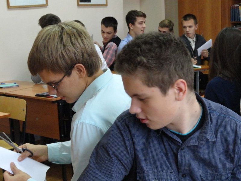 Фото к Старшеклассники из лицея-интерната № 1 сделали первый шаг по лестнице карьеры