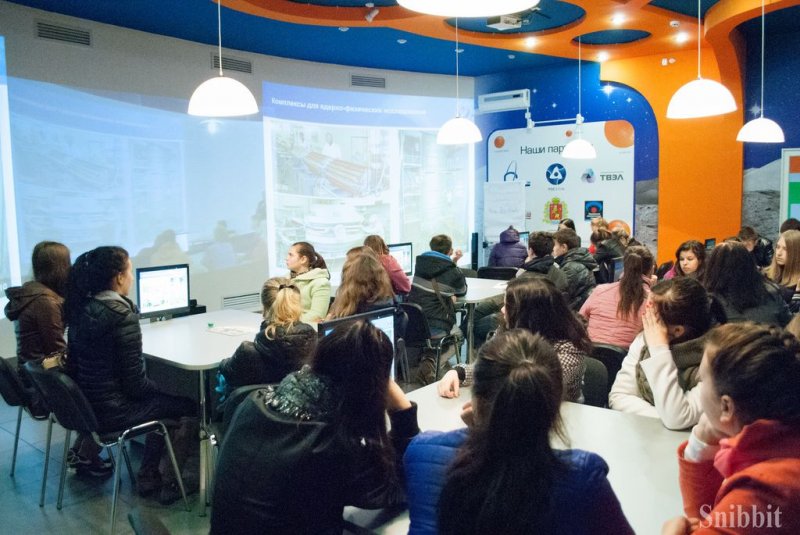 Фото к «Открываем пространство для новых возможностей»: владимирские студенты в ИЦАЭ прослушали лекцию из Сарова