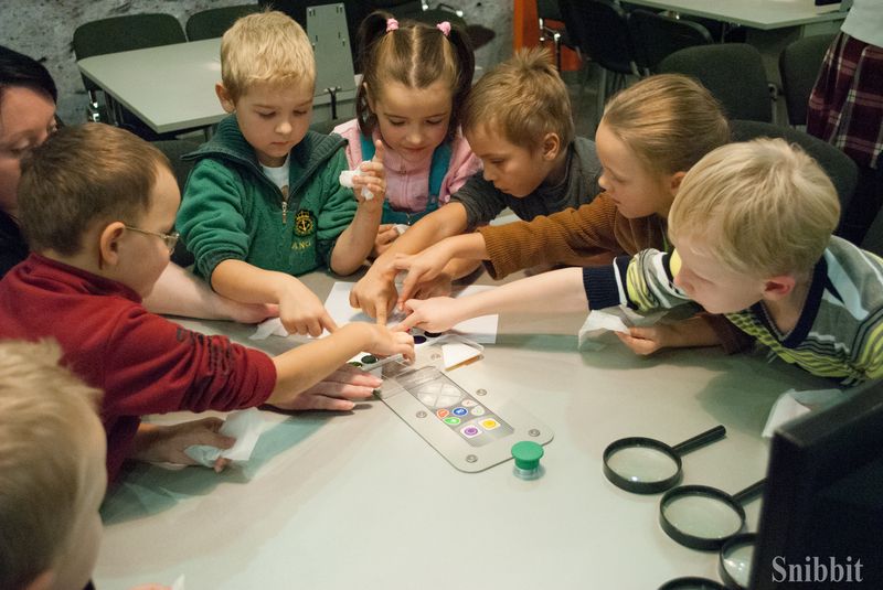 Фото к От Всемирной недели космоса — к празднованию юбилея. Школьники в ИЦАЭ поздравили Владимирскую область с семидесятилетием