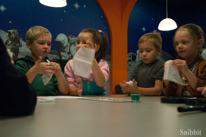 Фото к От Всемирной недели космоса — к празднованию юбилея. Школьники в ИЦАЭ поздравили Владимирскую область с семидесятилетием