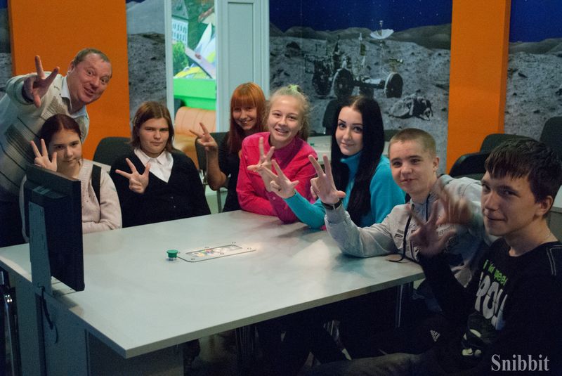 Фото к От Всемирной недели космоса — к празднованию юбилея. Школьники в ИЦАЭ поздравили Владимирскую область с семидесятилетием