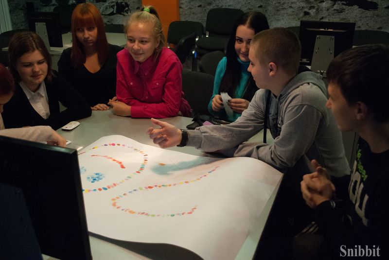 Фото к От Всемирной недели космоса — к празднованию юбилея. Школьники в ИЦАЭ поздравили Владимирскую область с семидесятилетием