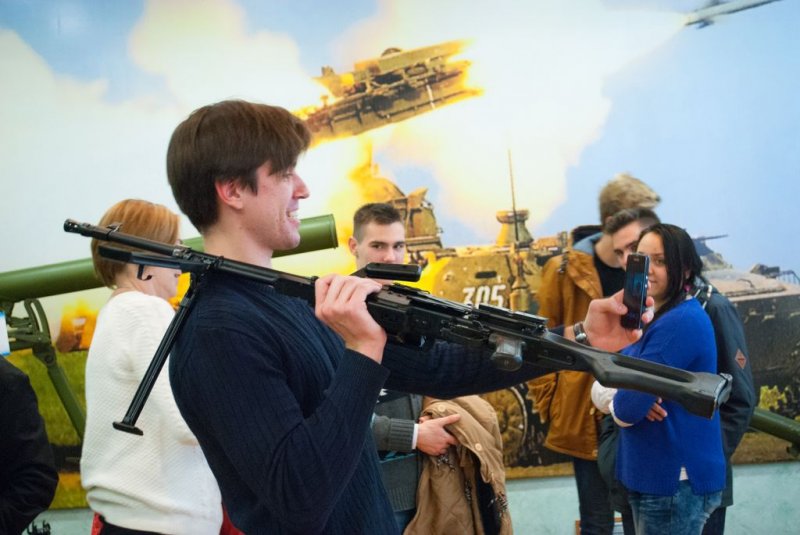 Фото к В городе воинской славы Коврове прошла встреча атомклассов Коврова и Нижнего Новгорода