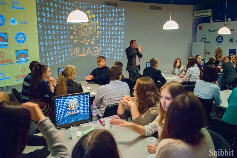 Фото к К Урану — на солнечном парусе: в ИЦАЭ Владимира стартовал 3 городской чемпионат по «Своей игре»