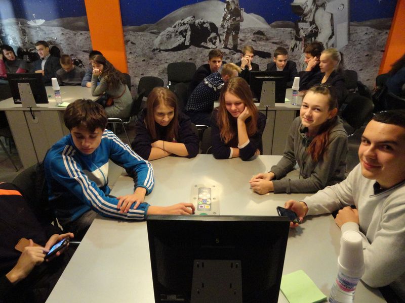 Фото к Прогулки по Луне со знаменитостями: в ИЦАЭ Владимира продолжается чемпионат по «Своей игре»