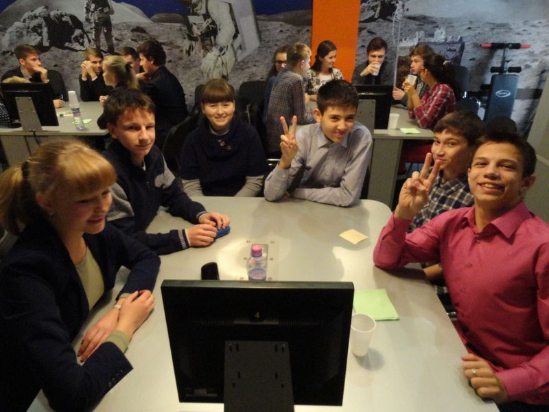 Фото к Прогулки по Луне со знаменитостями: в ИЦАЭ Владимира продолжается чемпионат по «Своей игре»