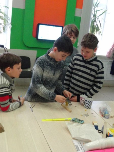 Фото к Юные исследователи повторили логические размышления Александра Друзя и построили качели 