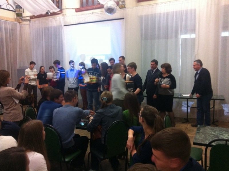 Фото к Команда «Атом team» стала лучшей в «Что? Где? Когда?» на областном турнире по интеллектуальным играм «Добрая энергия»