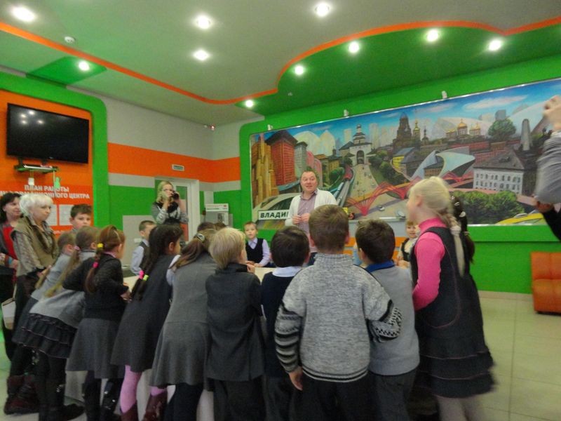 Фото к Азбука вовлеченности: дети сотрудников «Точмаша» вместе с одноклассниками посетили ИЦАЭ Владимира