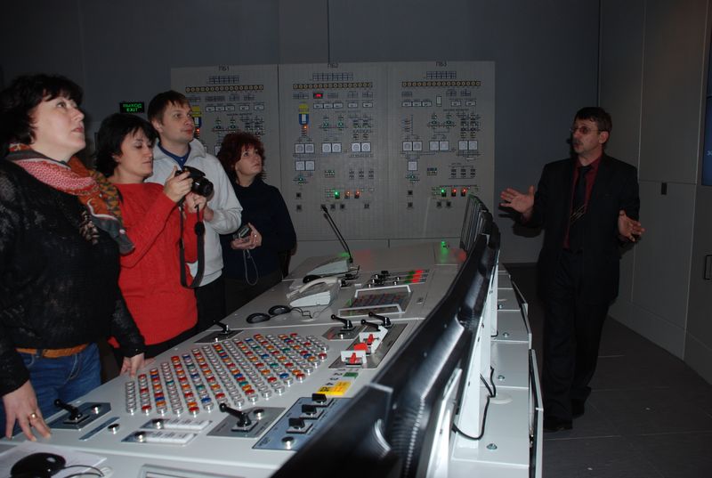 Фото к Делегация Владимирской области посетила ИЦАЭ Смоленска и основное отраслевое предприятие региона