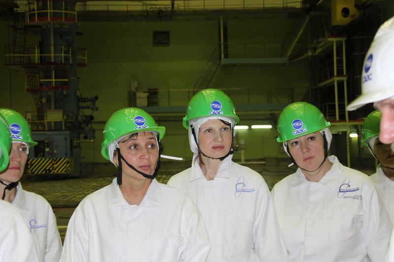 Фото к Делегация Владимирской области посетила ИЦАЭ Смоленска и основное отраслевое предприятие региона