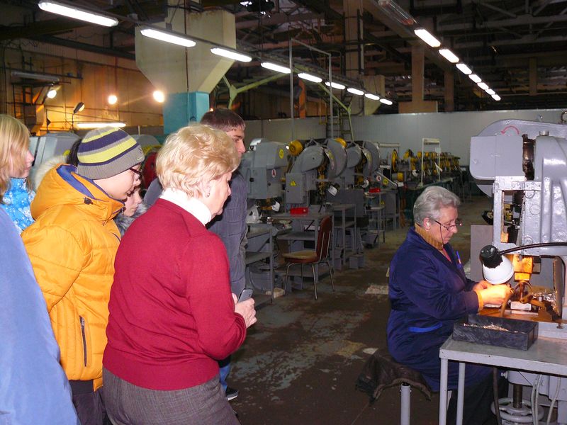 Фото к Школьникам показали как делают манометры и стеклоомыватели