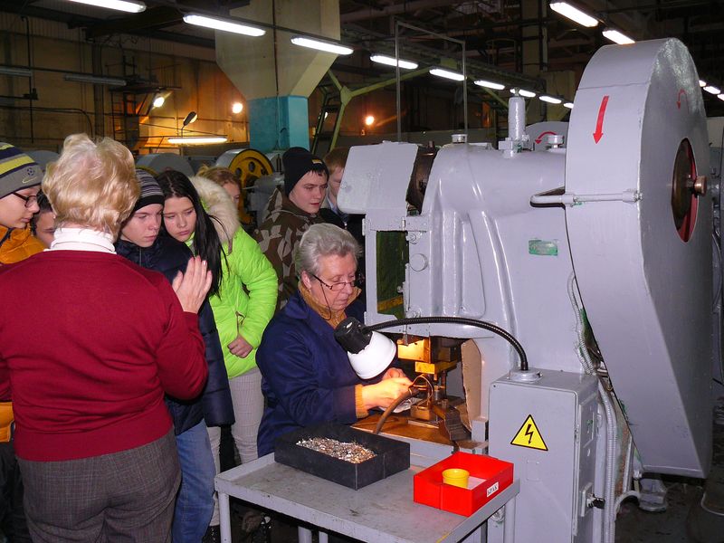 Фото к Школьникам показали как делают манометры и стеклоомыватели