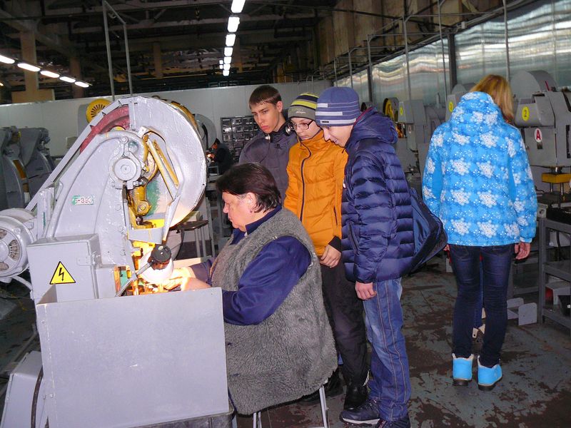 Фото к Школьникам показали как делают манометры и стеклоомыватели