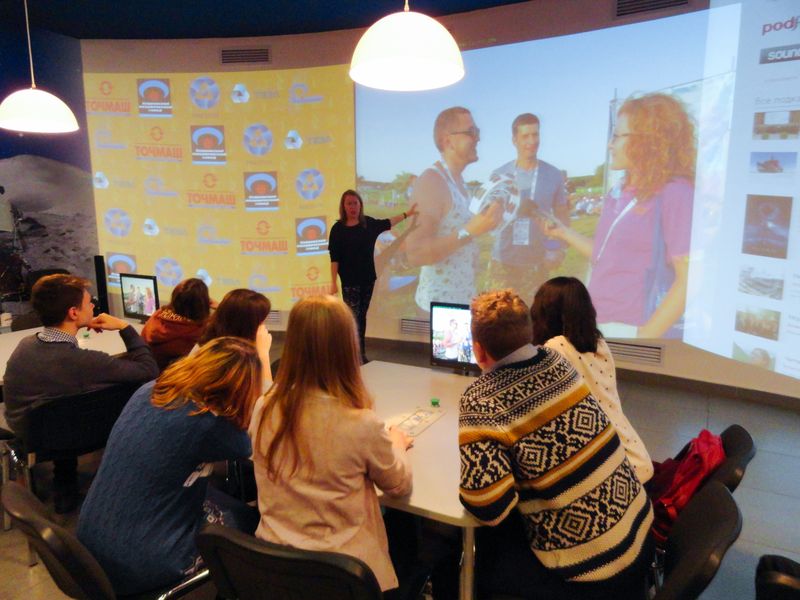 Фото к Вас всегда трое: владимирские юные журналисты узнали, как сделать интересное интервью с Дедом Морозом