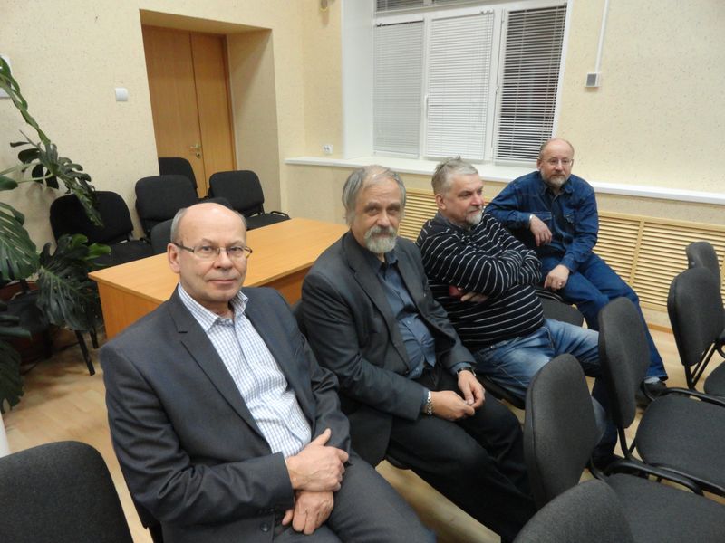 Фото к Старшеклассники из Владимирской области рассчитали деформацию пружин в чёрном ящике и изучили приключения пробирки