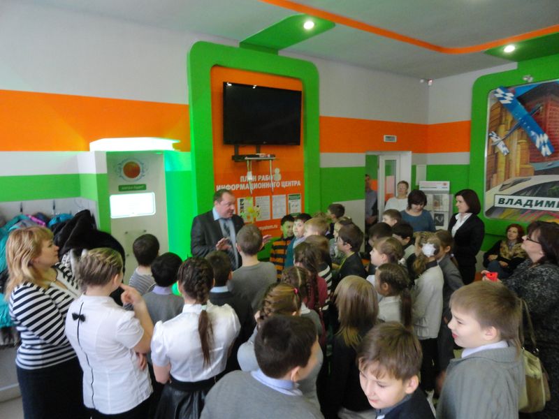 Фото к Эксперименты с альтернативными источниками энергии и радуга своими руками: в ИЦАЭ Владимира прошёл День российской науки