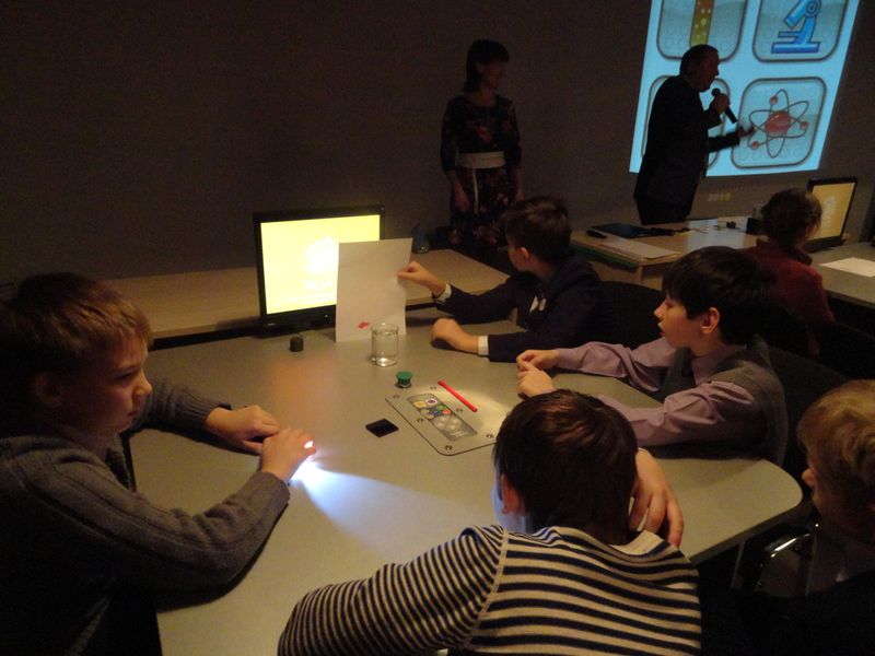 Фото к Эксперименты с альтернативными источниками энергии и радуга своими руками: в ИЦАЭ Владимира прошёл День российской науки