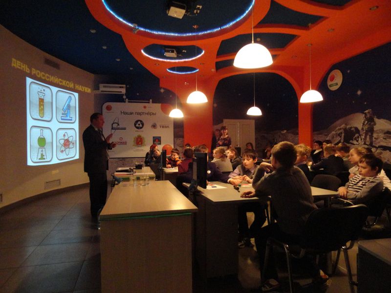 Фото к Эксперименты с альтернативными источниками энергии и радуга своими руками: в ИЦАЭ Владимира прошёл День российской науки