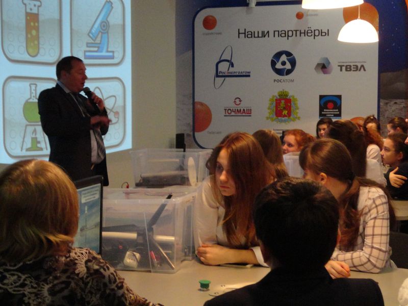 Фото к Эксперименты с альтернативными источниками энергии и радуга своими руками: в ИЦАЭ Владимира прошёл День российской науки