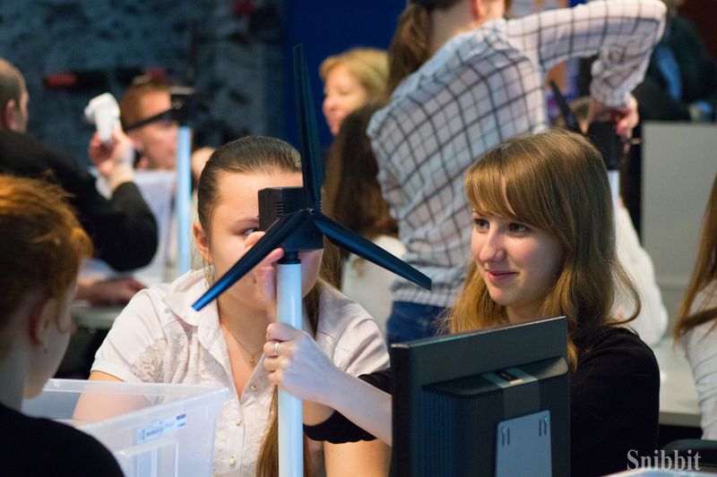 Фото к Эксперименты с альтернативными источниками энергии и радуга своими руками: в ИЦАЭ Владимира прошёл День российской науки