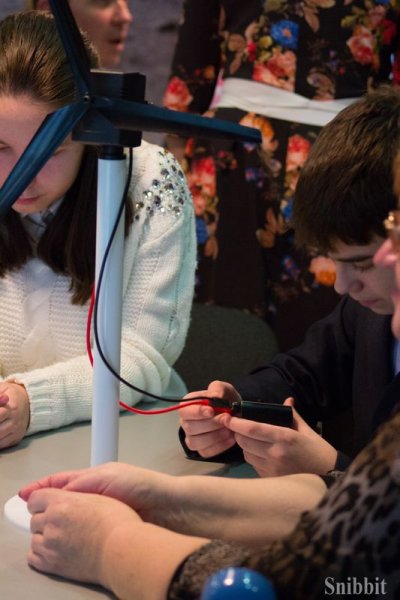 Фото к Эксперименты с альтернативными источниками энергии и радуга своими руками: в ИЦАЭ Владимира прошёл День российской науки