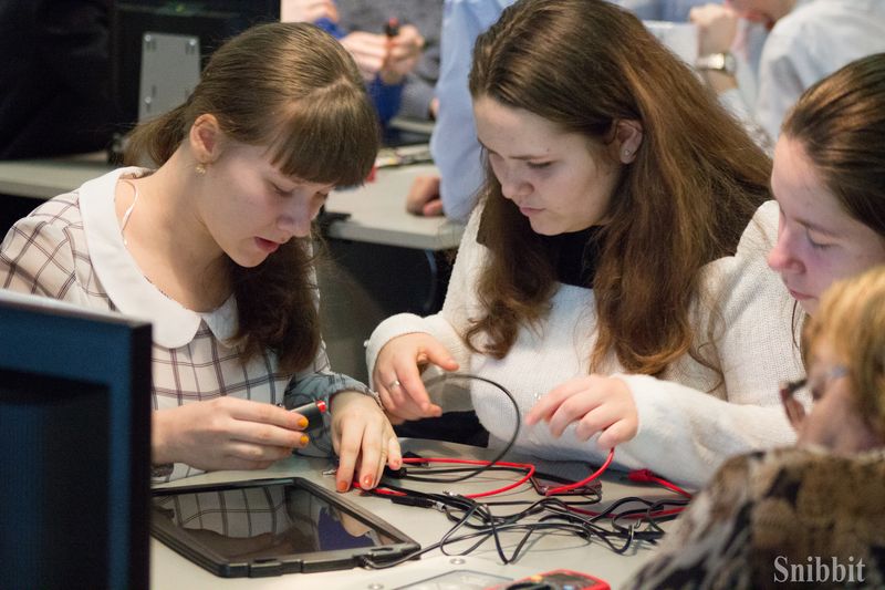 Фото к Эксперименты с альтернативными источниками энергии и радуга своими руками: в ИЦАЭ Владимира прошёл День российской науки