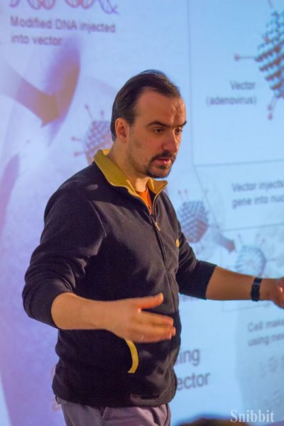 Фото к Миф об ананасе, инопланетные вирусы и тайны подземных океанов: более ста человек во Владимире зарядились «Энергией науки»