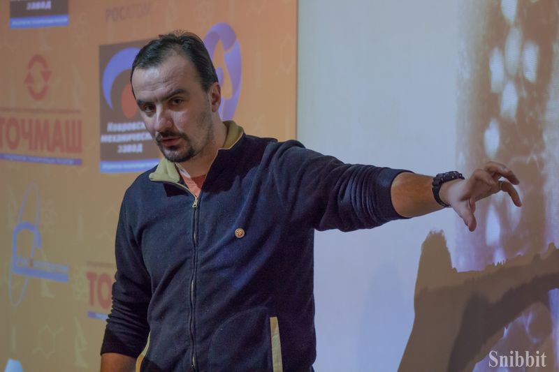 Фото к Миф об ананасе, инопланетные вирусы и тайны подземных океанов: более ста человек во Владимире зарядились «Энергией науки»