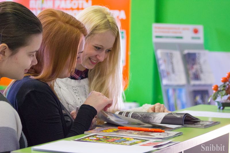 Фото к Миф об ананасе, инопланетные вирусы и тайны подземных океанов: более ста человек во Владимире зарядились «Энергией науки»