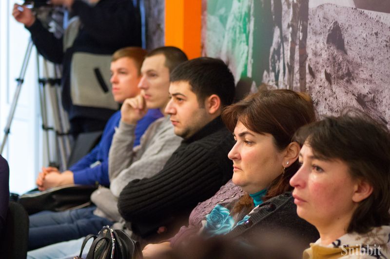 Фото к Миф об ананасе, инопланетные вирусы и тайны подземных океанов: более ста человек во Владимире зарядились «Энергией науки»