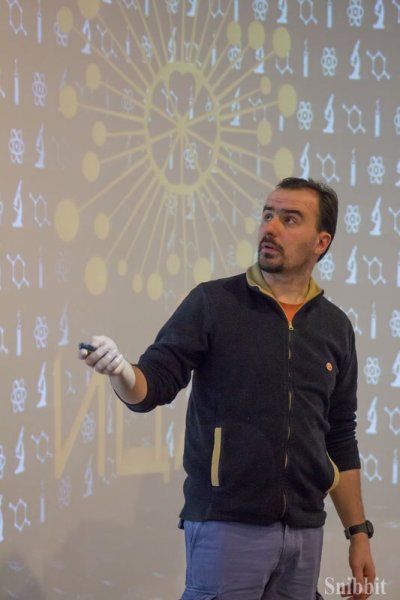 Фото к Миф об ананасе, инопланетные вирусы и тайны подземных океанов: более ста человек во Владимире зарядились «Энергией науки»