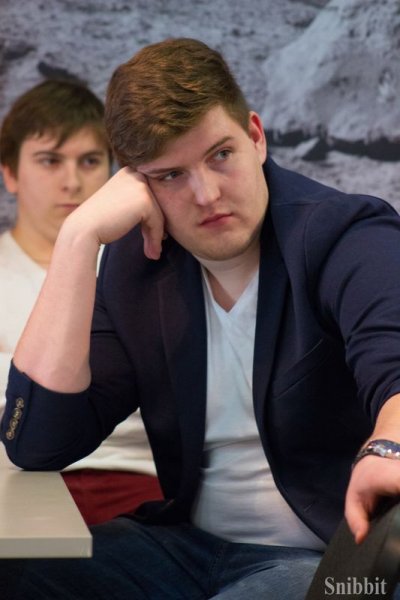 Фото к Миф об ананасе, инопланетные вирусы и тайны подземных океанов: более ста человек во Владимире зарядились «Энергией науки»