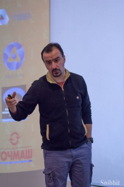 Фото к Миф об ананасе, инопланетные вирусы и тайны подземных океанов: более ста человек во Владимире зарядились «Энергией науки»