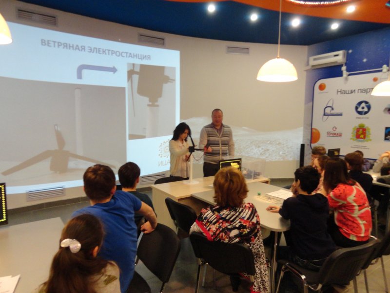 Фото к От фруктовой батарейки до энергии Солнца и ветра: в ИЦАЭ Владимира завершилась Неделя высоких технологий