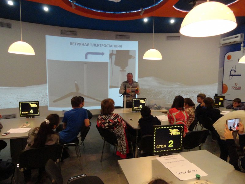 Фото к От фруктовой батарейки до энергии Солнца и ветра: в ИЦАЭ Владимира завершилась Неделя высоких технологий