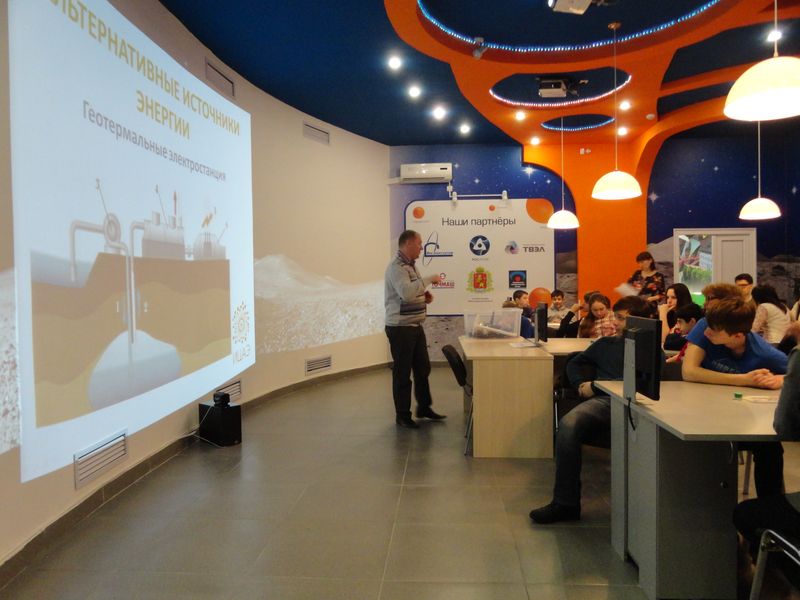 Фото к От фруктовой батарейки до энергии Солнца и ветра: в ИЦАЭ Владимира завершилась Неделя высоких технологий