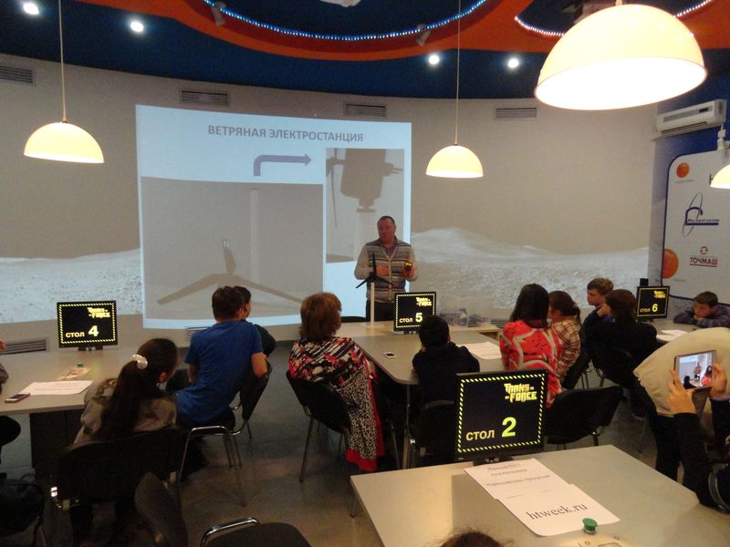 Фото к От фруктовой батарейки до энергии Солнца и ветра: в ИЦАЭ Владимира завершилась Неделя высоких технологий