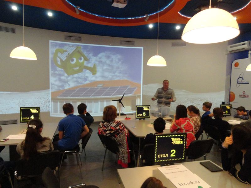 Фото к От фруктовой батарейки до энергии Солнца и ветра: в ИЦАЭ Владимира завершилась Неделя высоких технологий