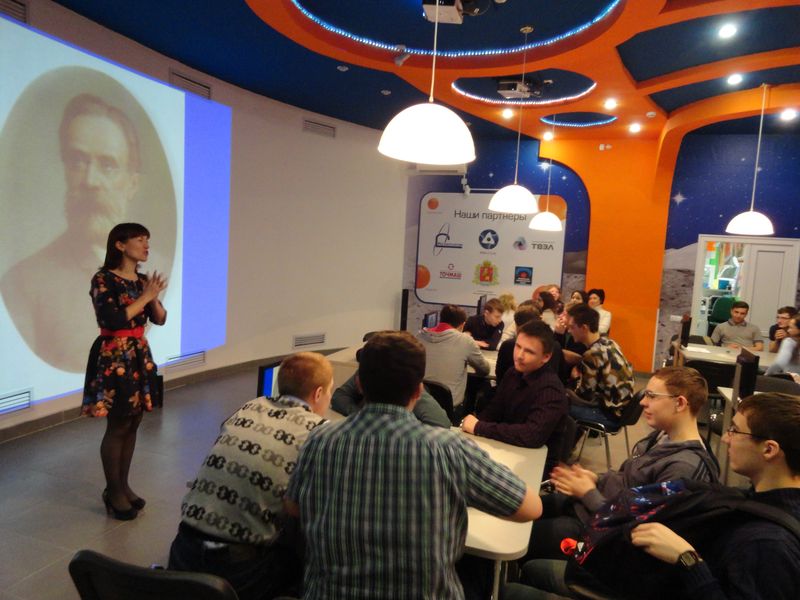 Фото к От фруктовой батарейки до энергии Солнца и ветра: в ИЦАЭ Владимира завершилась Неделя высоких технологий