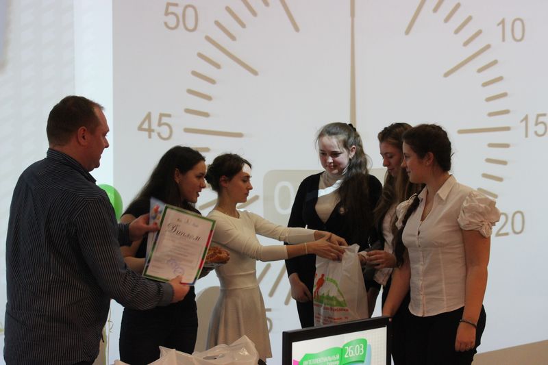 Фото к «Литературный бум» в ИЦАЭ: для участников проекта «Тетрадка дружбы» прошел интеллектуальный турнир