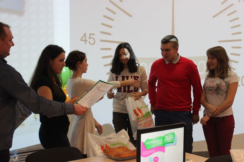 Фото к «Литературный бум» в ИЦАЭ: для участников проекта «Тетрадка дружбы» прошел интеллектуальный турнир