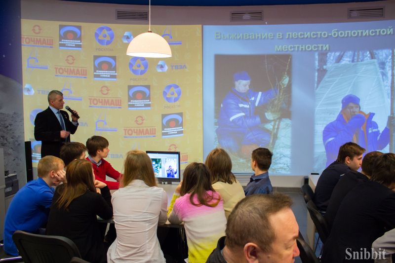 Фото к Профессия — космонавт: владимирские школьники встретились с космонавтом-испытателем Олегом Новицким