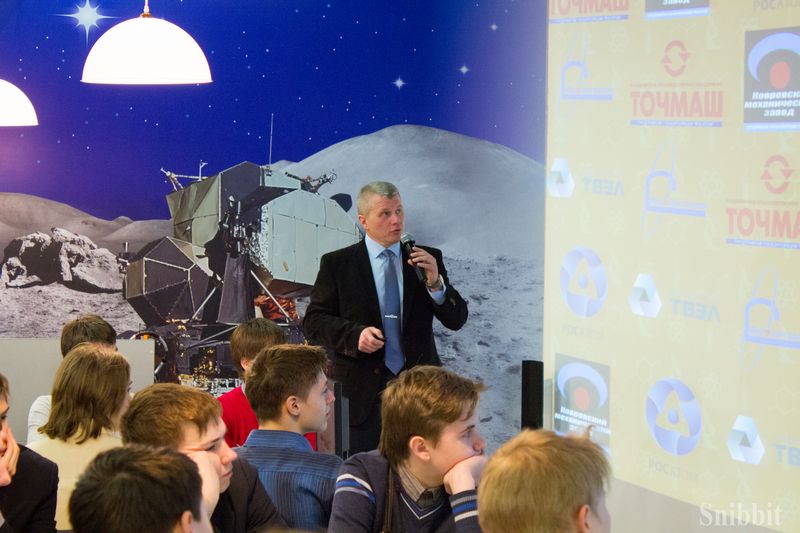 Фото к Профессия — космонавт: владимирские школьники встретились с космонавтом-испытателем Олегом Новицким
