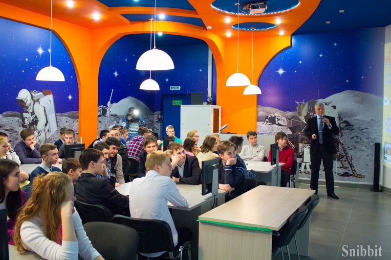 Фото к Профессия — космонавт: владимирские школьники встретились с космонавтом-испытателем Олегом Новицким