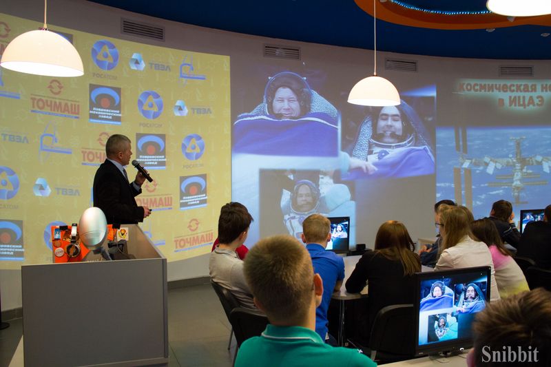 Фото к Профессия — космонавт: владимирские школьники встретились с космонавтом-испытателем Олегом Новицким